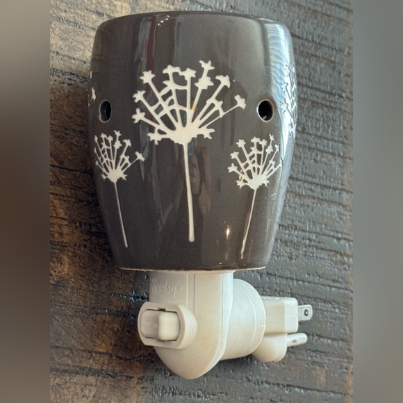 Scentsy Plug In Warmer Taupe Color with White Flowers - Picture 3 of 5